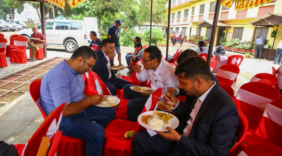 राष्ट्रिय धान दिवस: खुमलटारमा धान रोपाइँ र दही–चिउराको रमाइलो (तस्विरहरु)
