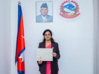 उद्योग मन्त्री यादवले १०० दिनको कार्यप्रगति प्रधानमन्त्री कार्यालयमा बुझाइन्