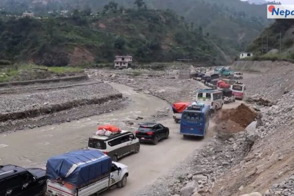 रोशी खोलामा पानी घटेपछि बिपी राजमार्ग पुनः खुल्यो