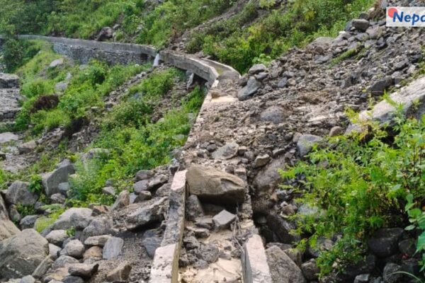 बाजुरामा बाढी–पहिरोको कहर: १६ घरधुरी प्रभावित, साँफे–मार्तडी राजमार्ग ठप्प