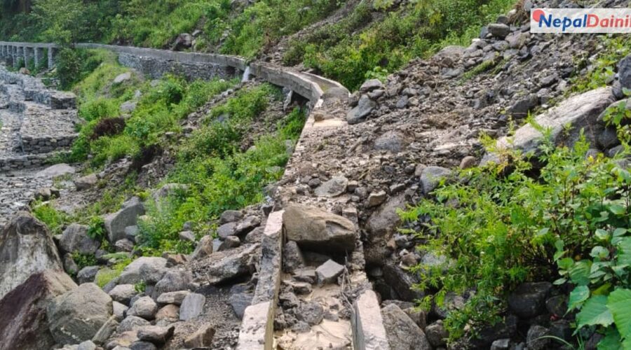 बाजुरामा बाढी–पहिरोको कहर: १६ घरधुरी प्रभावित, साँफे–मार्तडी राजमार्ग ठप्प