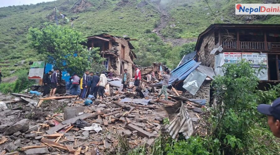 मुगुमा पहिरोको चपेटामा परी तीन वर्षीय बालकको मृत्यु, बुबा–आमा घाइते