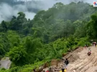 मेची राजमार्गको माइखोला खण्ड भासियो, इलाम–पाँचथर–ताप्लेजुङ–झापा आवागमन ठप्प