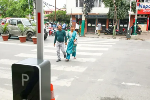 ललितपुरको जावलाखेलमा ‘पेडेस्ट्रियन पुस बटन’ जडान, पैदलयात्री सडक पार गर्न अझ सजिलो