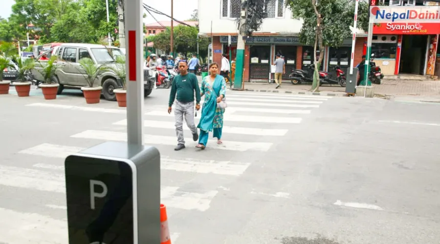 ललितपुरको जावलाखेलमा ‘पेडेस्ट्रियन पुस बटन’ जडान, पैदलयात्री सडक पार गर्न अझ सजिलो