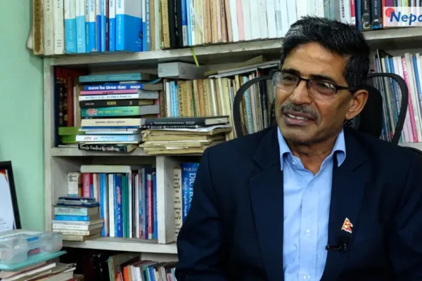 सरकारप्रति विश्वास नबनेसम्म पुँजी बजारमा लगानीको वातावरण तयार हुँदैन : अर्थविद् अधिकारी