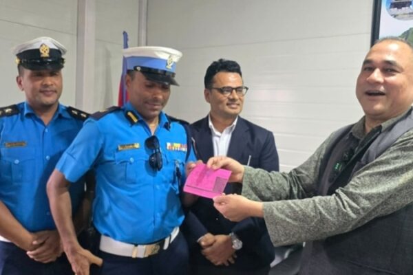 हेल्मेट नलगाई बाइक चलाएपछि मुख्यमन्त्री शाहलाई ५०० रुपैयाँ जरिवाना