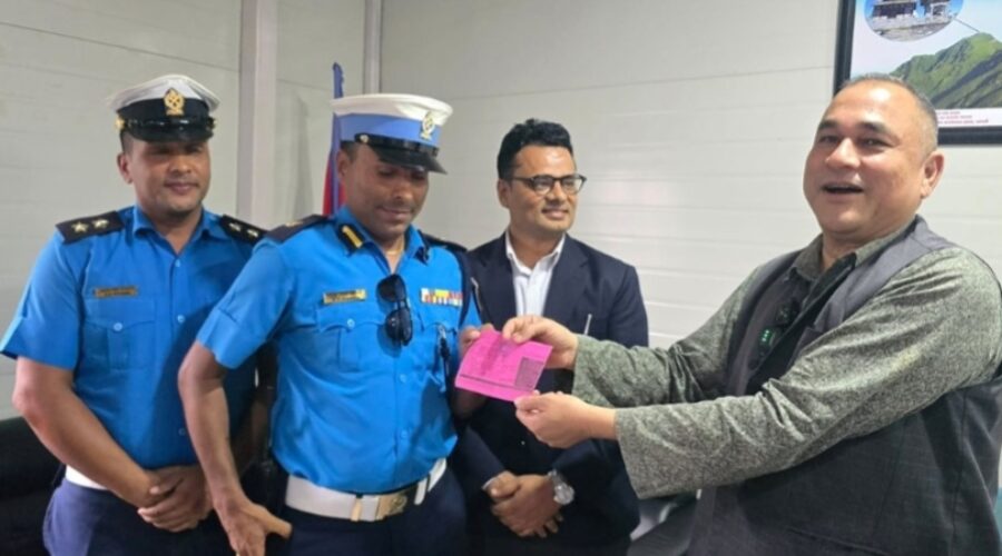 हेल्मेट नलगाई बाइक चलाएपछि मुख्यमन्त्री शाहलाई ५०० रुपैयाँ जरिवाना