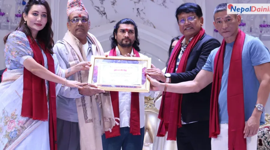 फिल्म ‘आशा’ घोषणा समारोहमा अनुभवी ड्रेसम्यान कमल मिश्रलाई ५१ हजार नगदसहित सम्मान