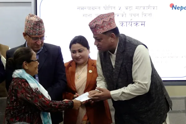 समस्याग्रस्त पाँच सहकारीका बचतकर्तालाई रकम फिर्ता सुरु, पहिलो चरणमा ४२ जनाले पाए