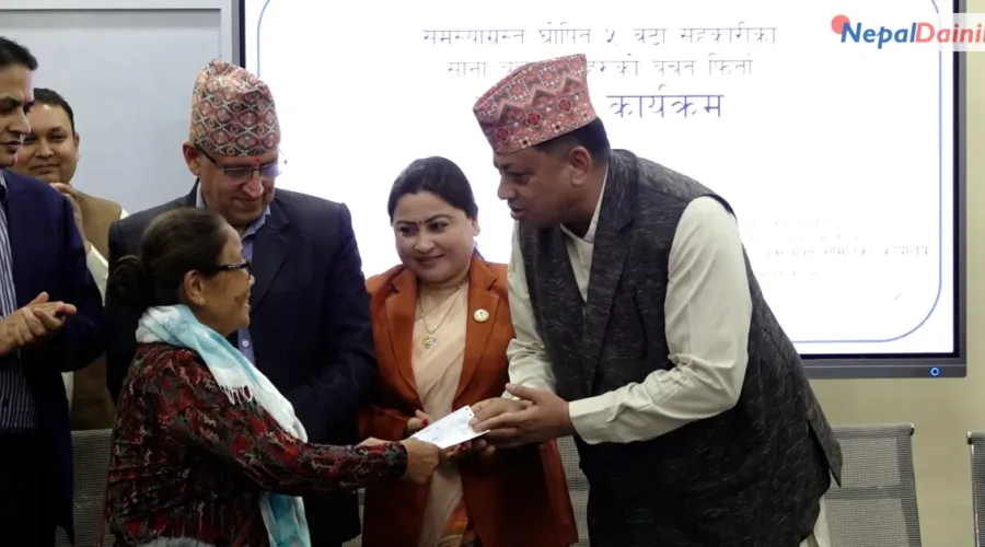 समस्याग्रस्त पाँच सहकारीका बचतकर्तालाई रकम फिर्ता सुरु, पहिलो चरणमा ४२ जनाले पाए