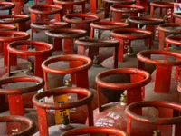 आजदेखि देशभर फेरि भरी सिलिन्डर किन्न पाइने, मूल्य २ हजार ६० रुपैयाँ