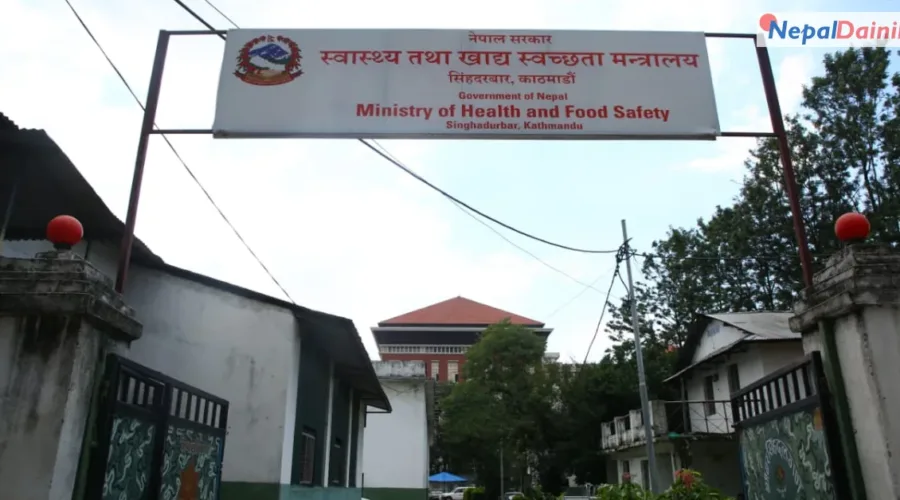 बिना बिदा ६० दिन अनुपस्थित २३ स्वास्थ्यकर्मीलाई स्पष्टीकरण माग