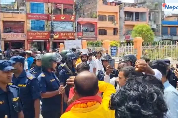 हर्क साम्पाङविरुद्ध जानकी मन्दिर अगाडि हिन्दूवादी संस्थाहरूको विरोध प्रदर्शन