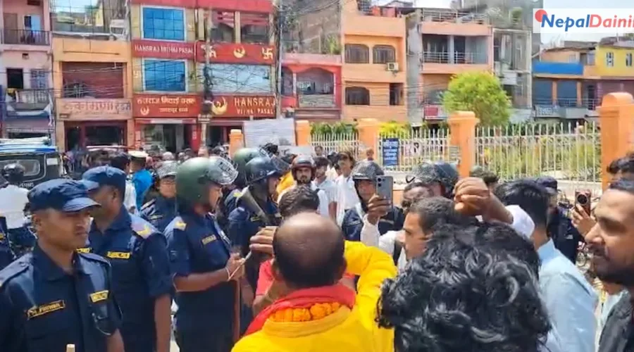 हर्क साम्पाङविरुद्ध जानकी मन्दिर अगाडि हिन्दूवादी संस्थाहरूको विरोध प्रदर्शन