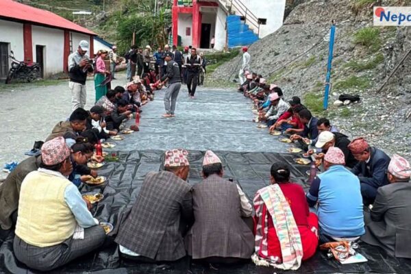 जातीय विभेद र छुवाछुत अन्त्यका लागि मुगुमा सामूहिक सहभोज, एकै थालमा खाएर दिए समानताको सन्देश
