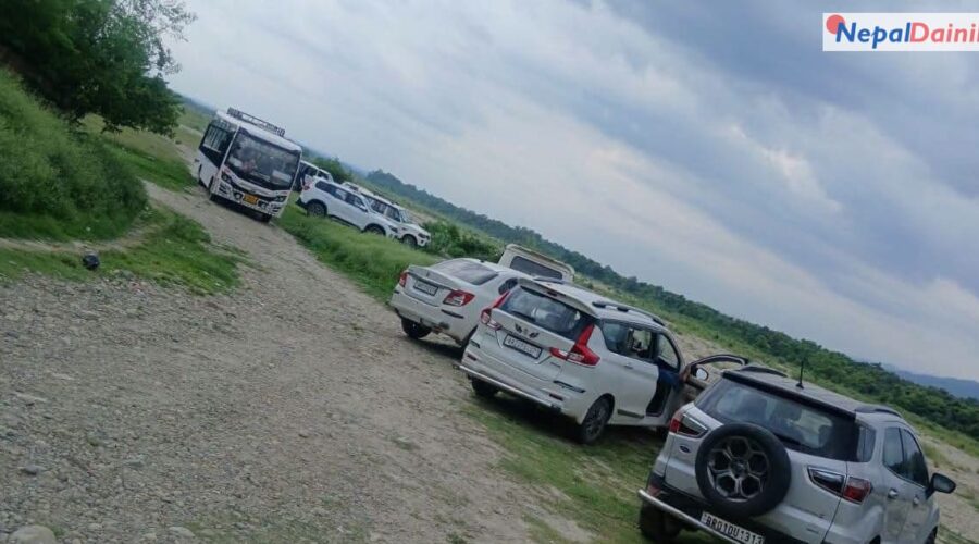 ठोरीमा भारतीय सवारीसाधन प्रवेशमा रोक, पर्यटन व्यवसाय ठप्प
