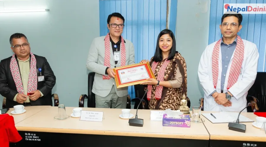 काठमाडौं महानगरले ट्रमा सेन्टरलाई ८० लाखका अर्थोपेडिक इम्प्लान्ट हस्तान्तरण गर्यो, ३०० बिरामीलाई निःशुल्क उपचार मिल्ने