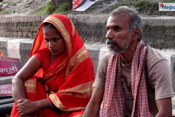 डेढ लाखको ऋणले खाई ६०–६५ लाख, सर्लाहीका महतो दम्पती ९६ दिनदेखि माइतीघरमा धर्नारत