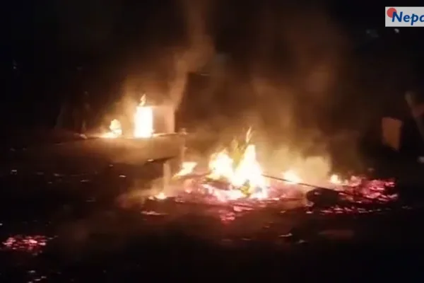सुनसरीमा दुई समुदायबीच झडप : प्रहरीको गोली लागी एकको मृत्यु, पाँच क्षेत्रमा अनिश्चितकालीन कर्फ्यु
