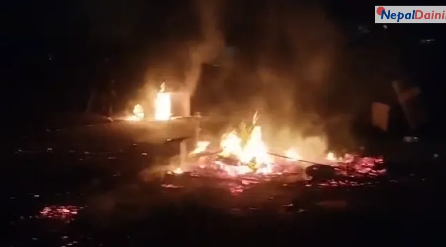 सुनसरीमा दुई समुदायबीच झडप : प्रहरीको गोली लागी एकको मृत्यु, पाँच क्षेत्रमा अनिश्चितकालीन कर्फ्यु