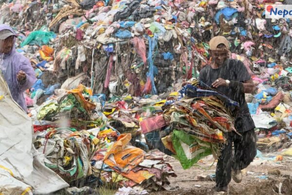 मुसलधारे वर्षामै सिस्डोलमा फोहोर व्यवस्थापनको संघर्ष