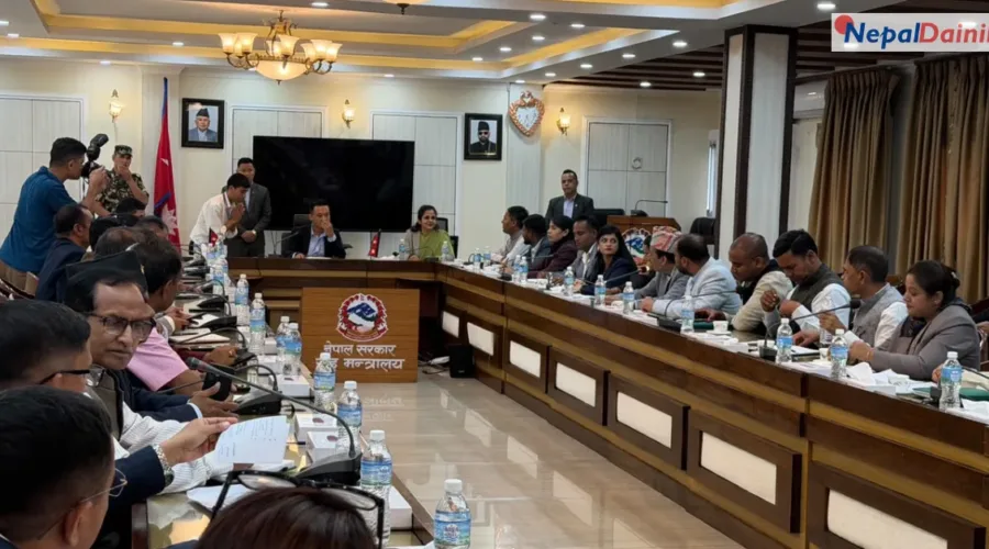 मधेशको पछिल्लो घटनाबारे गृहमन्त्री गुरुङ र उद्योग मन्त्री यादवको सांसदहरूसँग संयुक्त छलफल