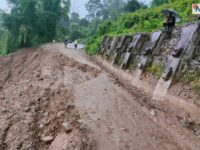 महिना दिनदेखि अवरुद्ध मेची राजमार्ग